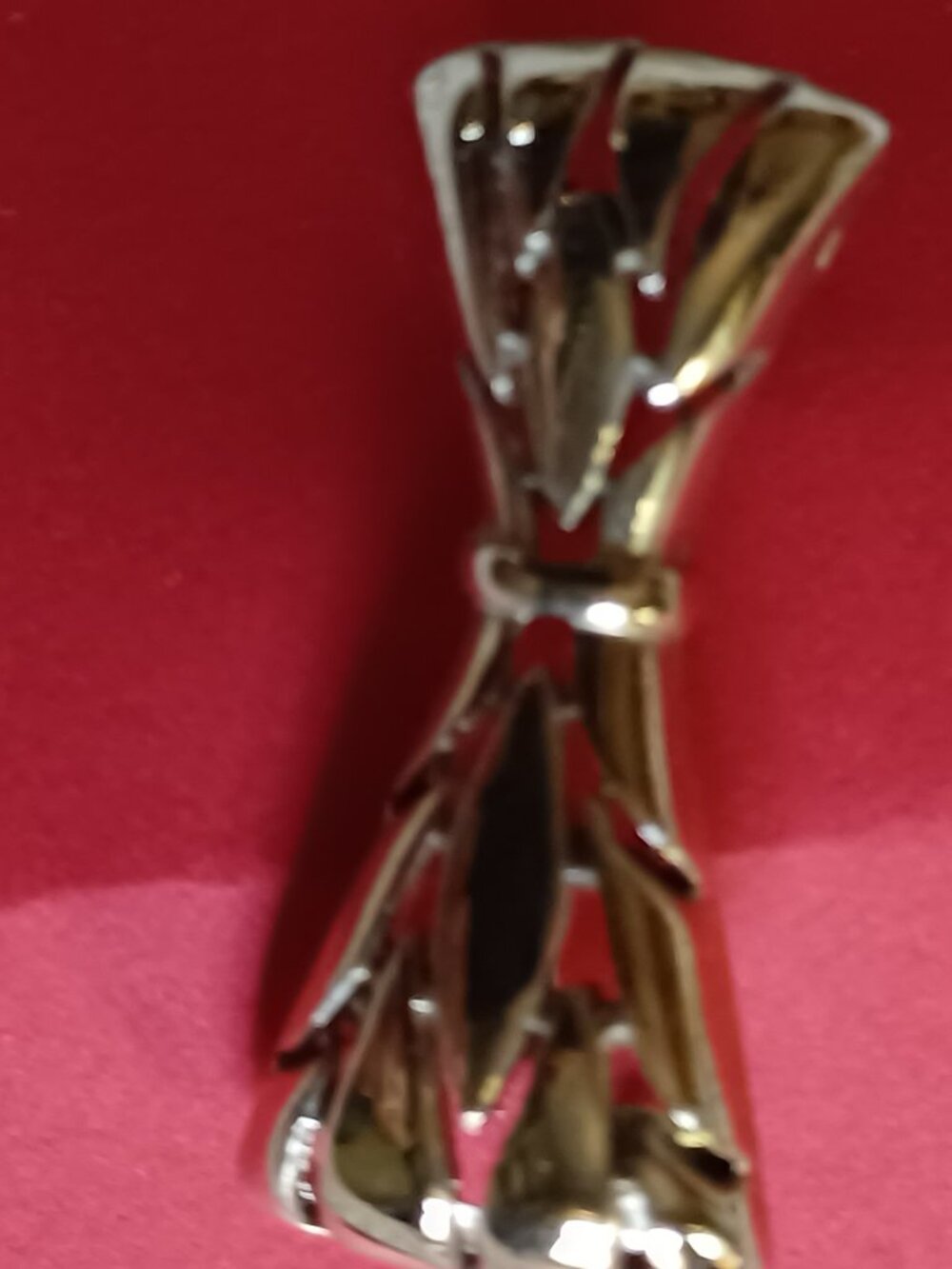 Asymmetrical bowtie Brooch